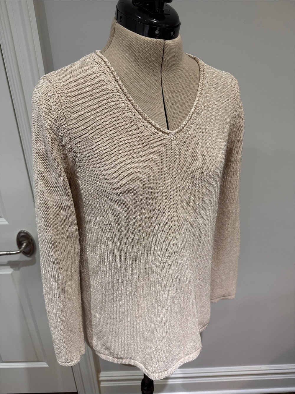 J. McLaughlin Neutral Camel V-Neck Long Sleeve Knit Sweater M